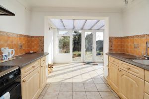 SEAVIEW ROAD- click for photo gallery